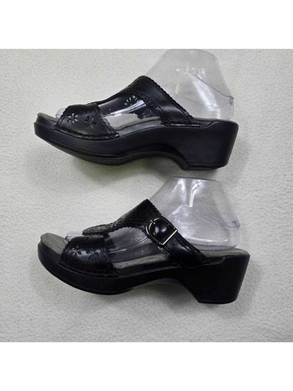 Dansko Womens Size 39 Wedge Sandals Black Cut-Out Leather - Picture 3 of 7